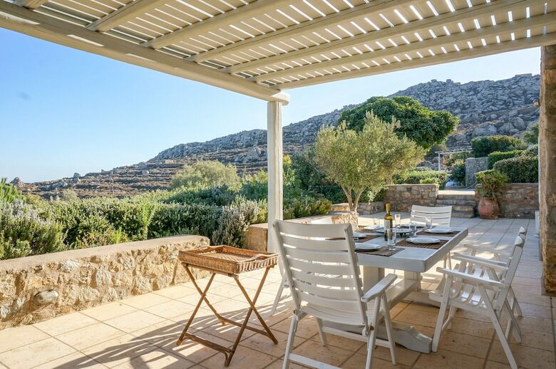 Villa Benjamin Button With Pool In Agrari Beach