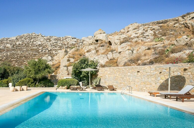 Villa Benjamin Button With Pool In Agrari Beach