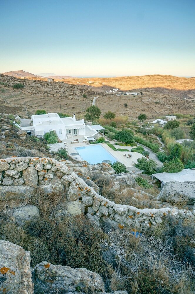 Villa Benjamin Button With Pool In Agrari Beach