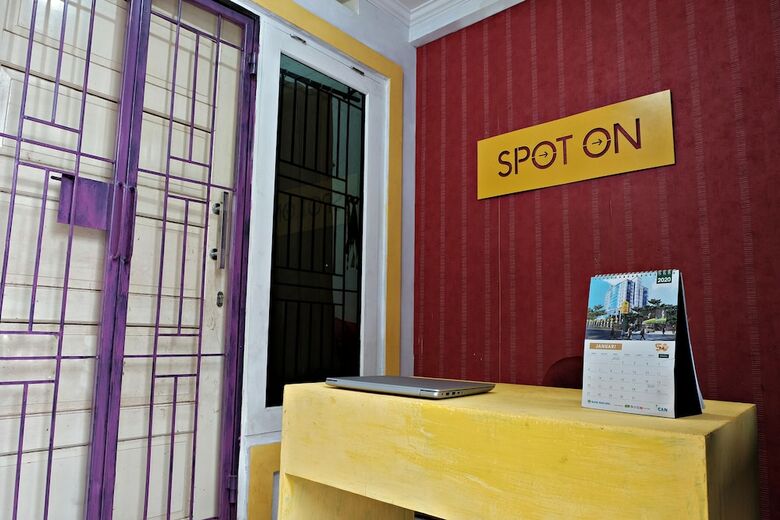 Hostal Spot On 2742 R5 Homestay