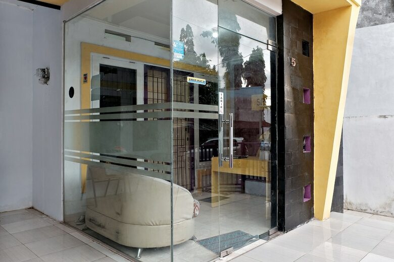 Hostal Spot On 2742 R5 Homestay