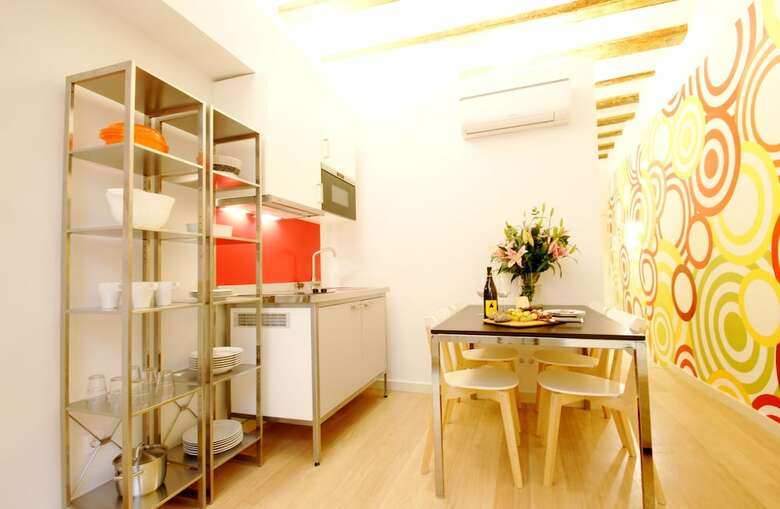 Short Stay Group Borne Pop Art Serviced Apartments