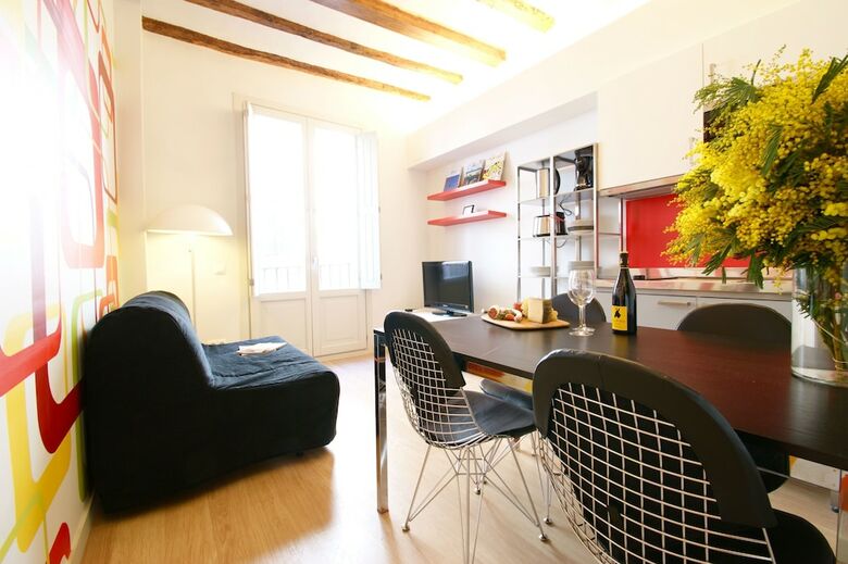 Short Stay Group Borne Pop Art Serviced Apartments
