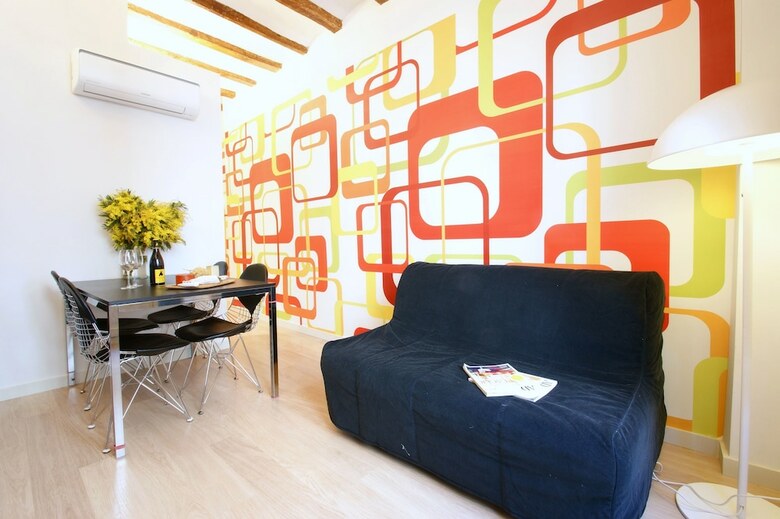 Short Stay Group Borne Pop Art Serviced Apartments