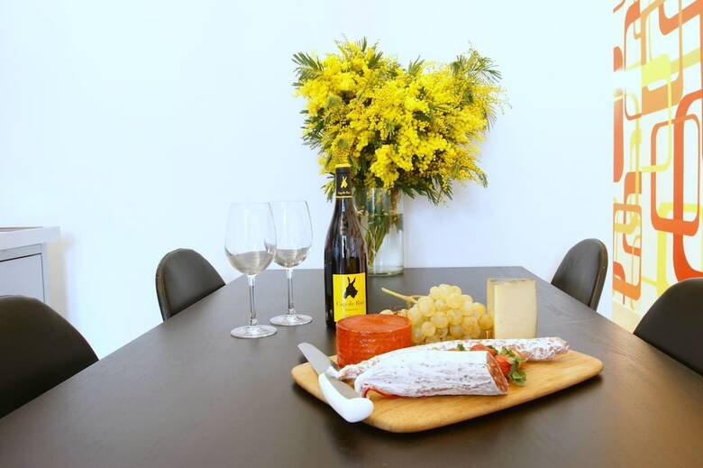 Short Stay Group Borne Pop Art Serviced Apartments
