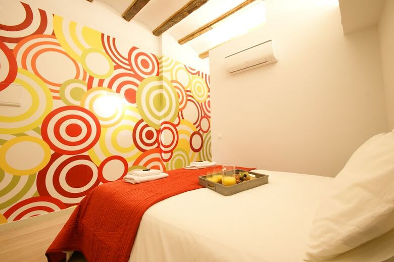 Short Stay Group Borne Pop Art Serviced Apartments