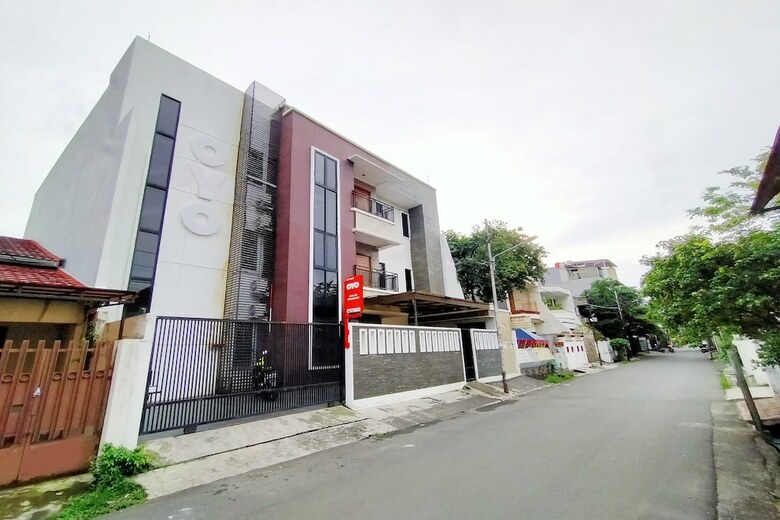 Hostal Oyo 2636 Paulus Residence