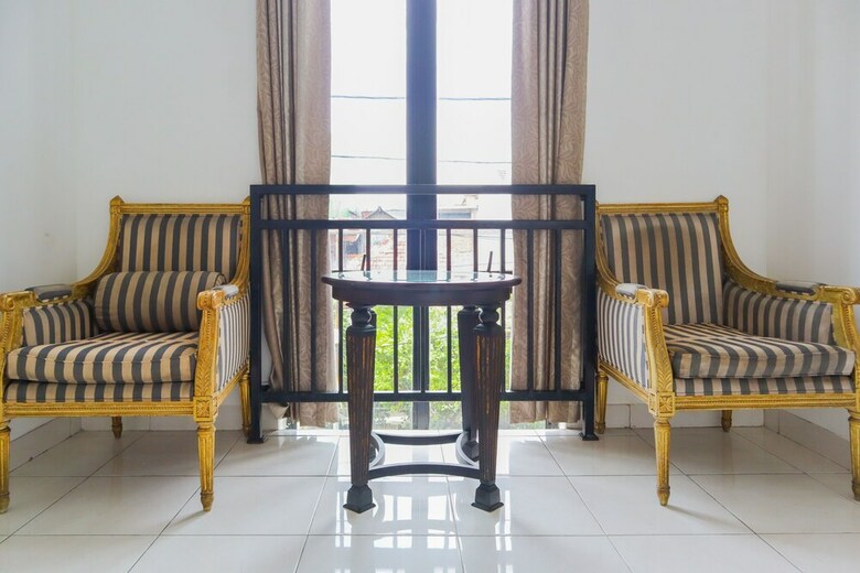 Hostal Oyo 2636 Paulus Residence