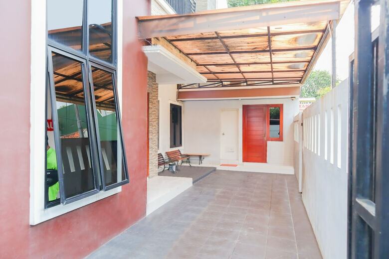 Hostal Oyo 2636 Paulus Residence