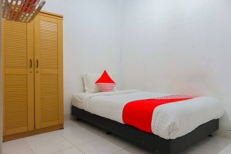 Hostal Oyo 2636 Paulus Residence