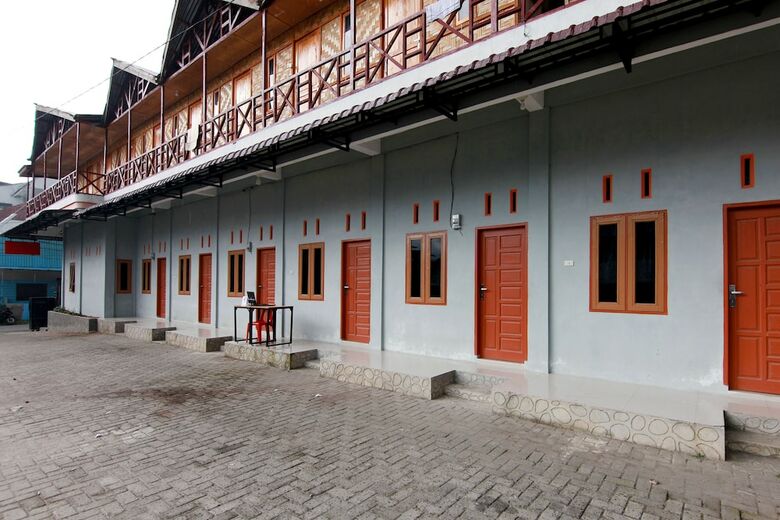 Hotel Oyo 1440 New Sejarah