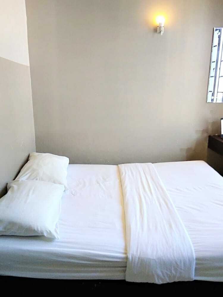 Hotel Oyo 89950 365 Nice Stay