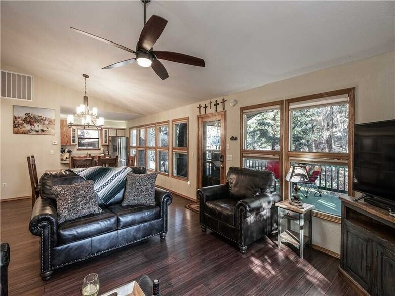 Cabana Midtown Riverfront 1, 2 Bedrooms, Hot Tub, Sleeps 6