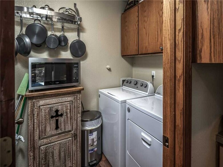 Cabana Midtown Riverfront 1, 2 Bedrooms, Hot Tub, Sleeps 6
