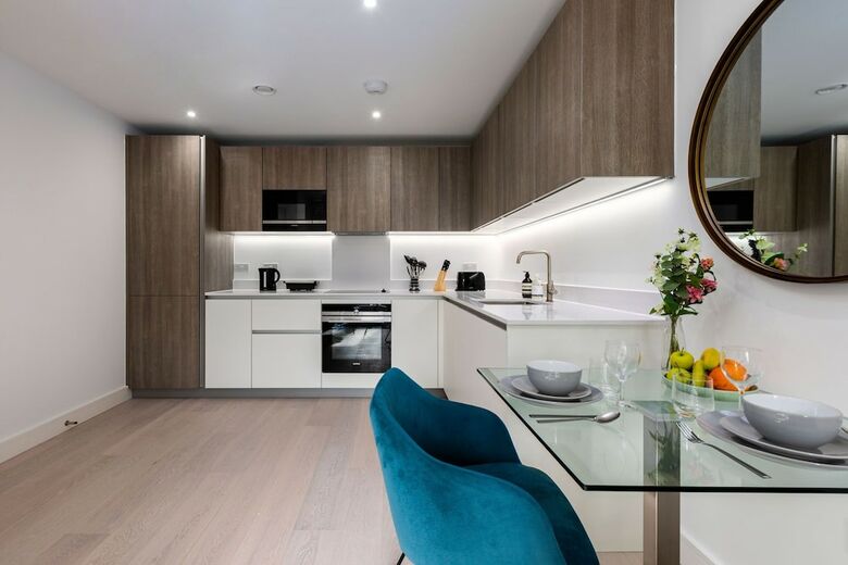 Luxury 1 Bed Apartment In Olympia Kensington