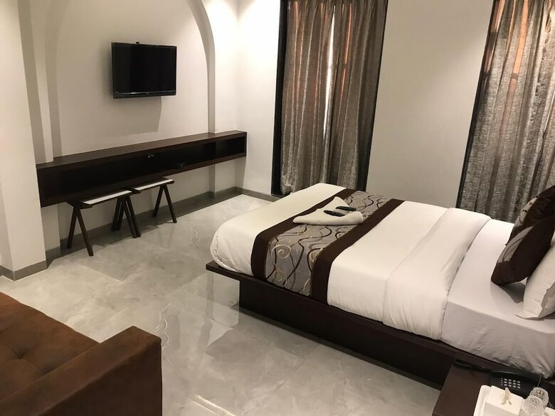 Hotel Flora Suites