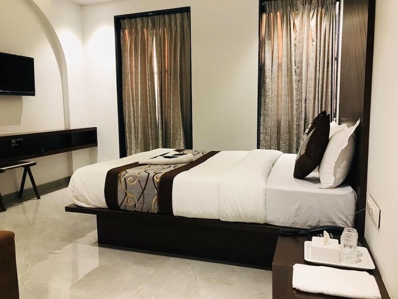 Hotel Flora Suites