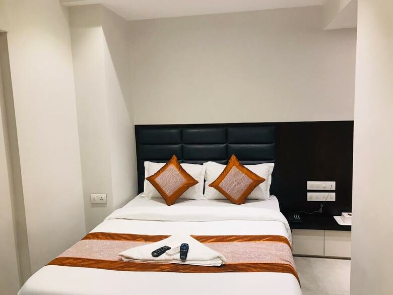 Hotel Flora Suites
