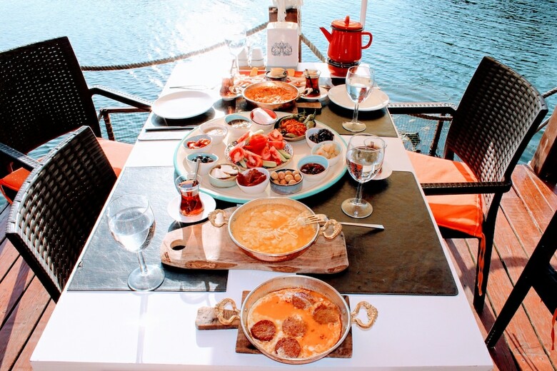 Hotel Lotus Restaurant & Home
