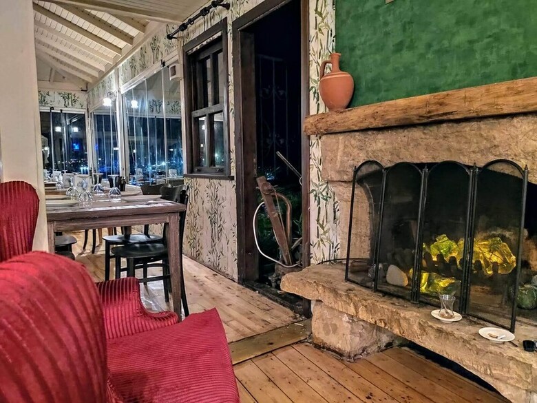 Hotel Lotus Restaurant & Home