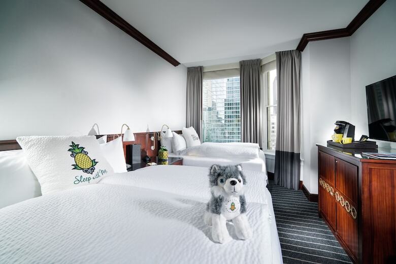 Staypineapple, An Iconic Hotel, The Loop Chicago