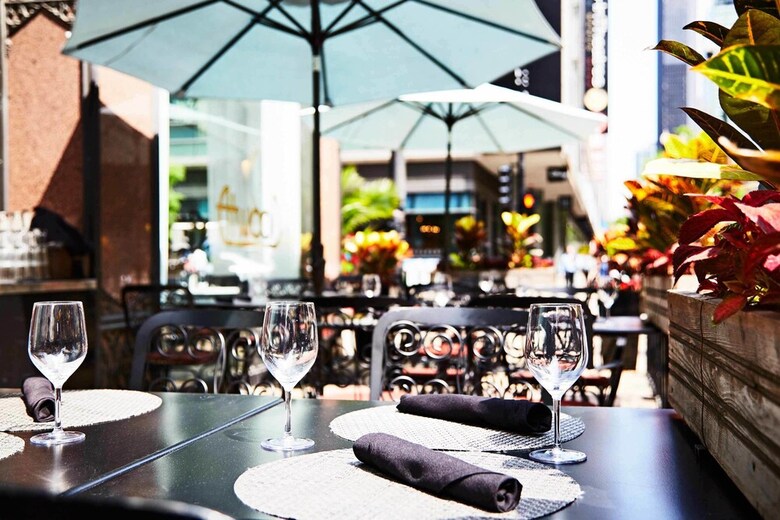 Staypineapple, An Iconic Hotel, The Loop Chicago
