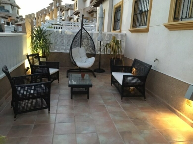 Residencia Beautiful 3-bed House With Communal Pool