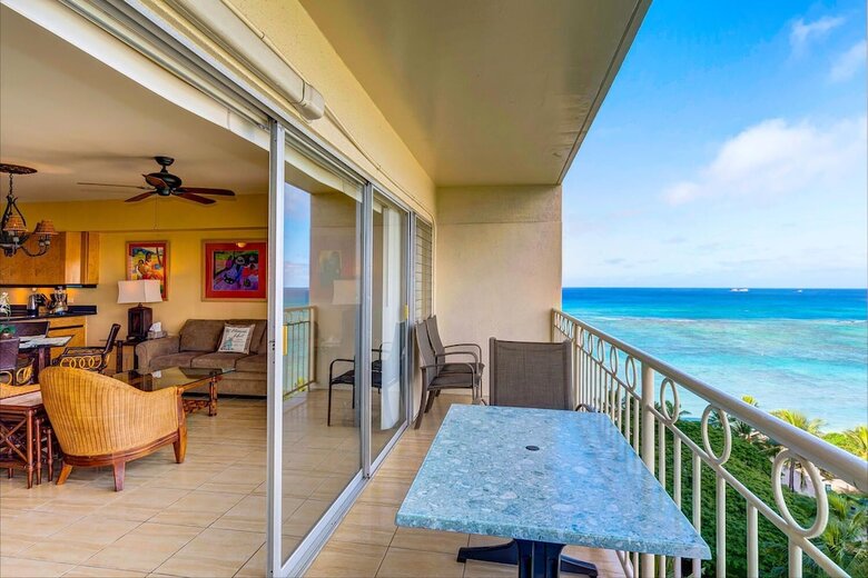 Beach Front Waikiki Shore 1116