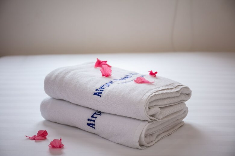 Royal Airport Hotel - Convenient & Friendly