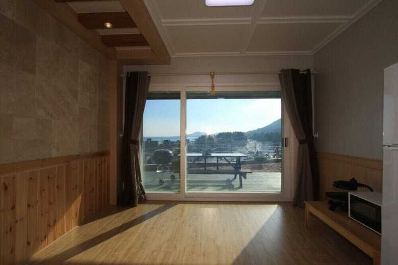 Dalbit (Blue Road Town Pension)