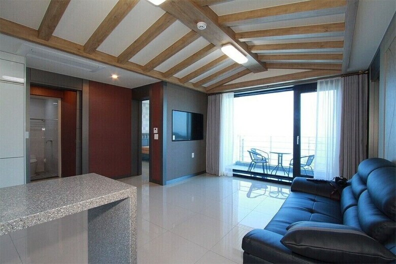 Hayanjip (Blue Road Town Pension