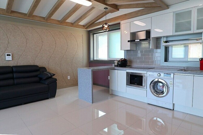 Hayanjip (Blue Road Town Pension