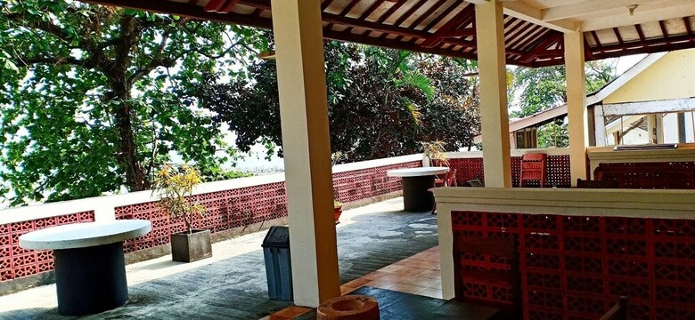 Bed & Breakfast Bunga Ayu Seaside Resort