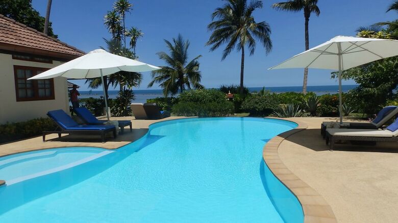 3 Bedroom Beach Front Villa Sea Breeze