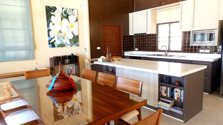 4 Bedroom Beach Front Villa Sea Breeze