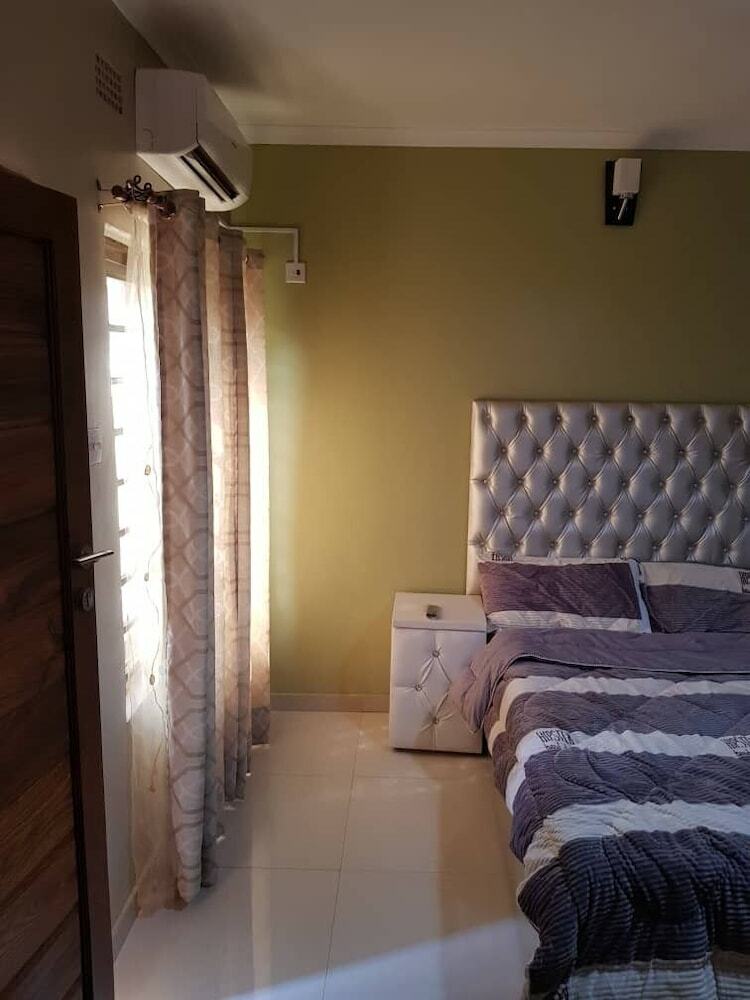 Hotel Ticheze Lodge And Car Hire