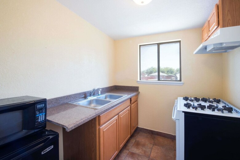 Motel Executive Inn And Kitchenette Suites