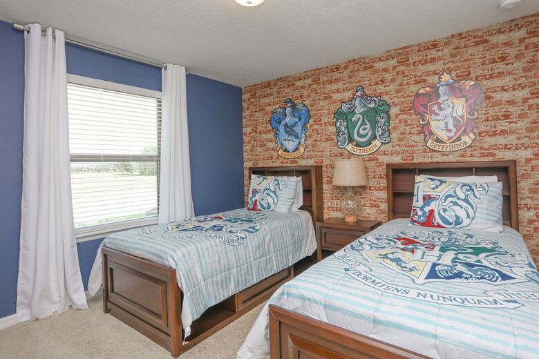 Villa 8 Bedroom Vacation Home In Windsor At Westside