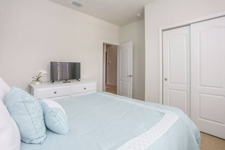 Villa 8 Bedroom Vacation Home In Windsor At Westside