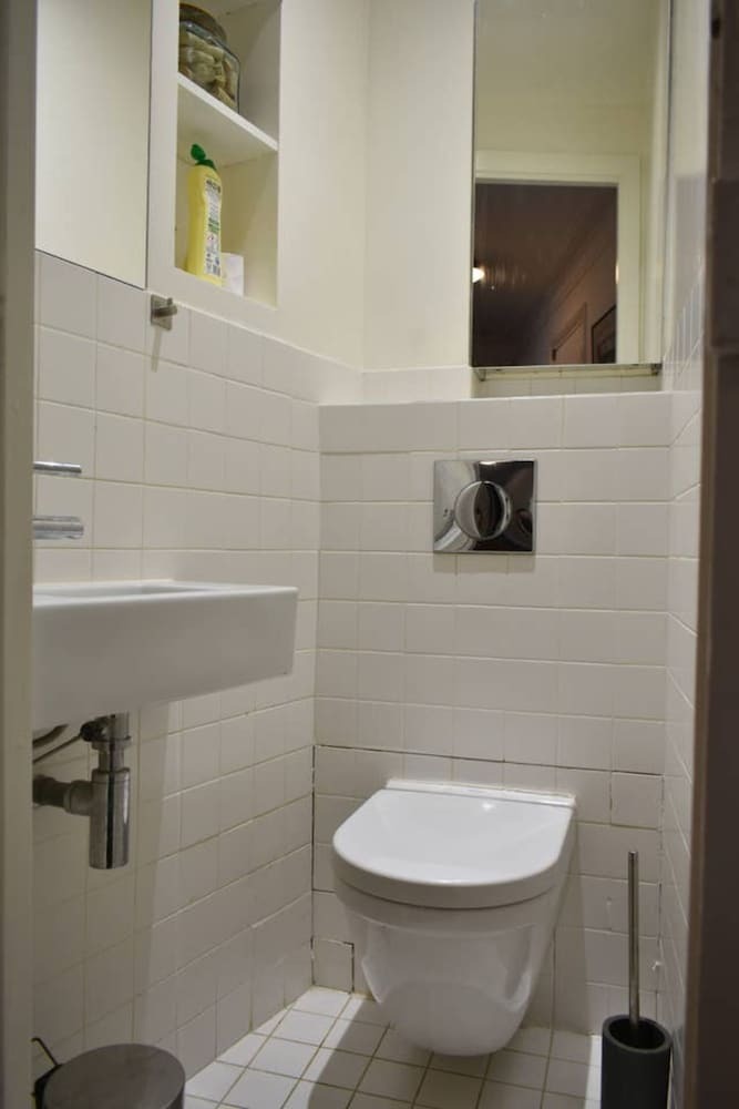 Beautiful And Bright 1 Bedroom Parisian Apartment