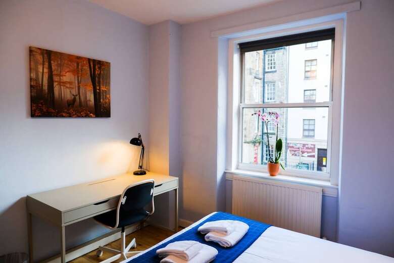 Welcoming And Spacious 2 Bedroom Apartment In Central Bristo Square