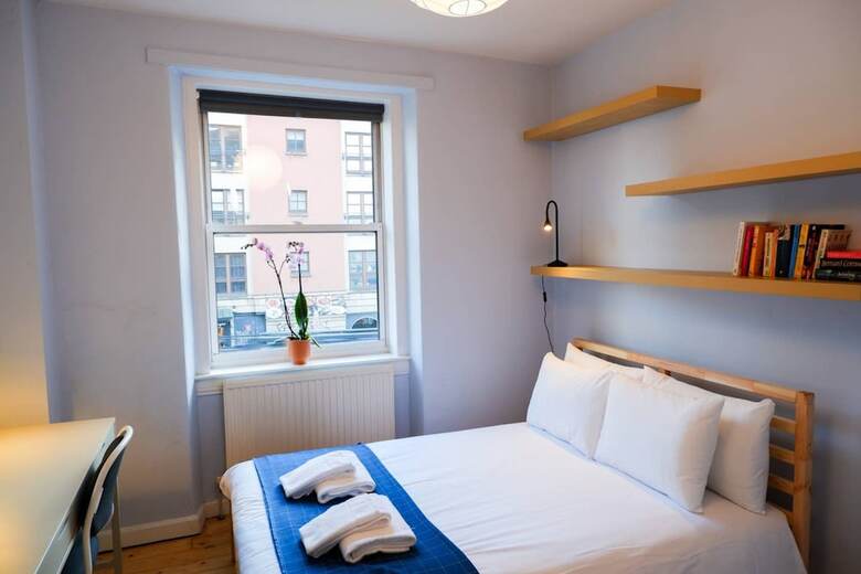 Welcoming And Spacious 2 Bedroom Apartment In Central Bristo Square