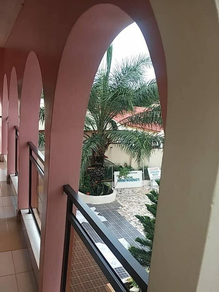 Apartamentos London Innn 3