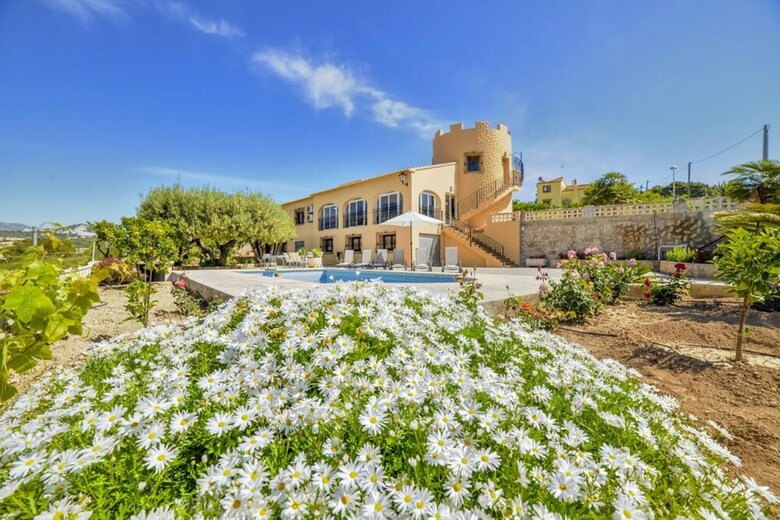 Villa - 4 Bedrooms With Pool And Wifi - 107481