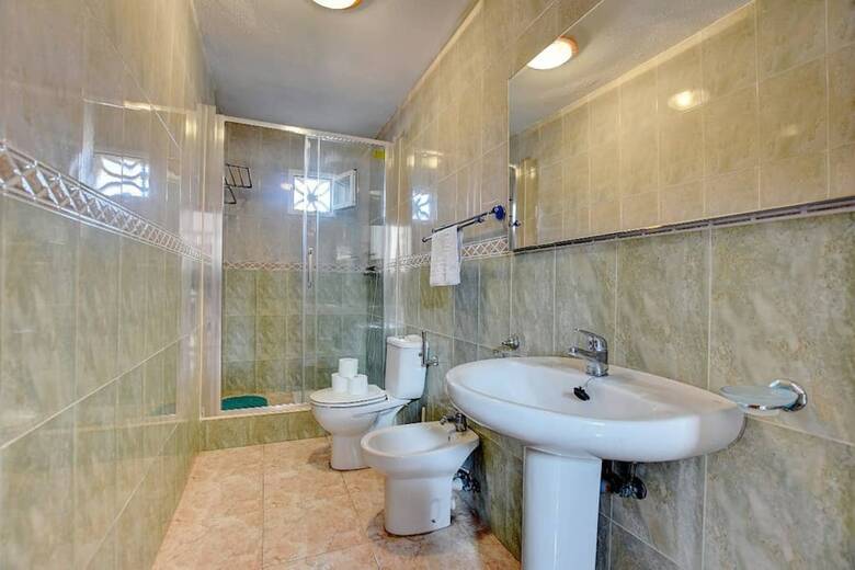 Villa - 5 Bedrooms With Pool And Wifi - 107783