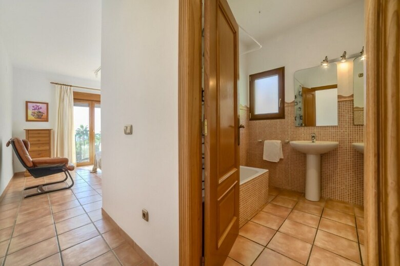 Villa - 7 Bedrooms With Pool And Wifi - 104969