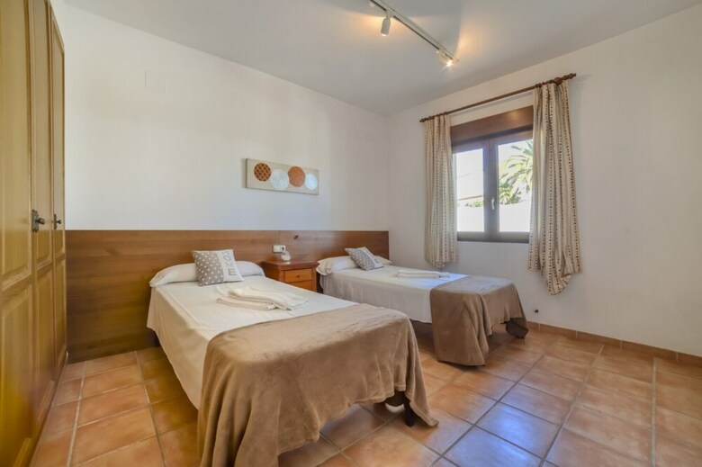 Villa - 7 Bedrooms With Pool And Wifi - 104969