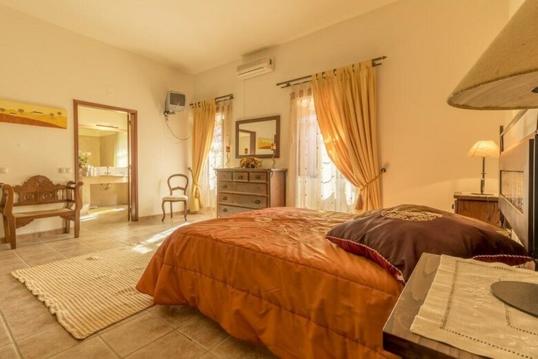 Villa - 7 Bedrooms With Pool And Wifi - 107981