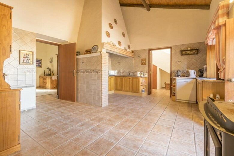 Villa - 7 Bedrooms With Pool And Wifi - 107981