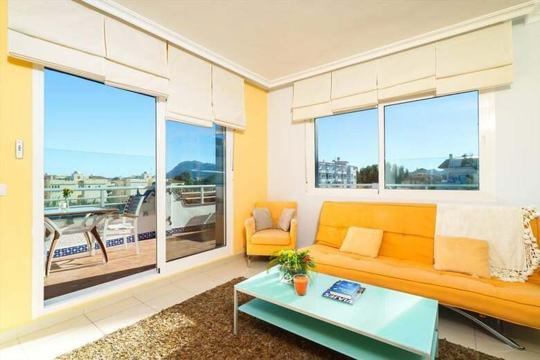 Fantastic First Beach Line Attic Apartment, Sleep7